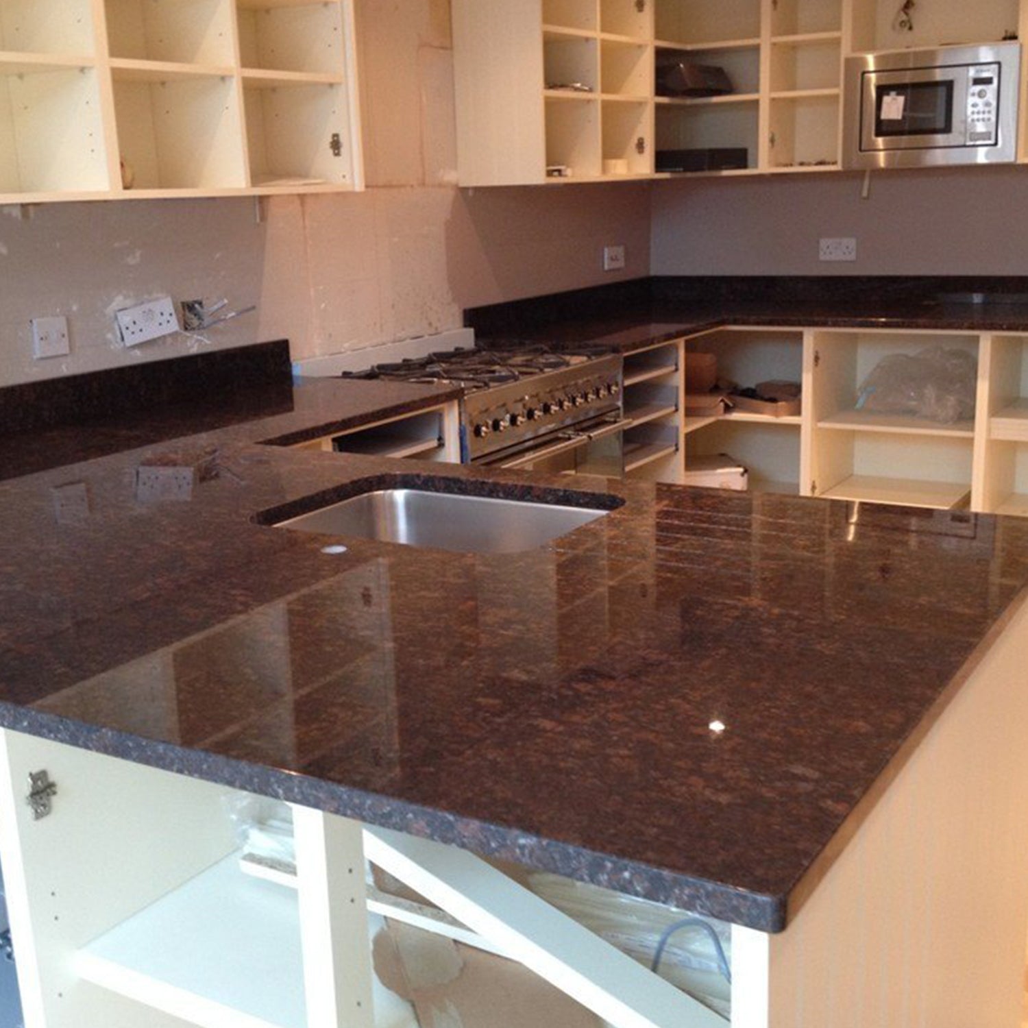 BROWN GRANITE KITCHEN WORKTOPS