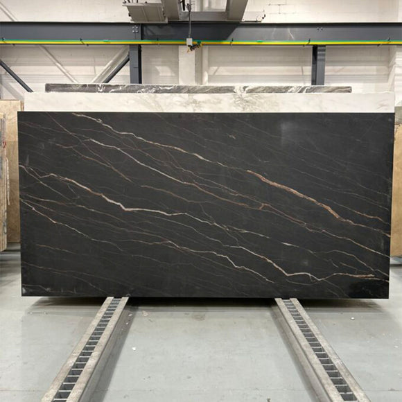 NOIR SERPENTS MATT PORCELAIN