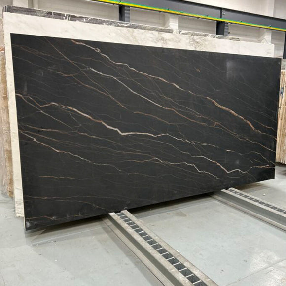 NOIR SERPENTS MATT PORCELAIN