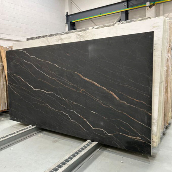 NOIR SERPENTS MATT PORCELAIN