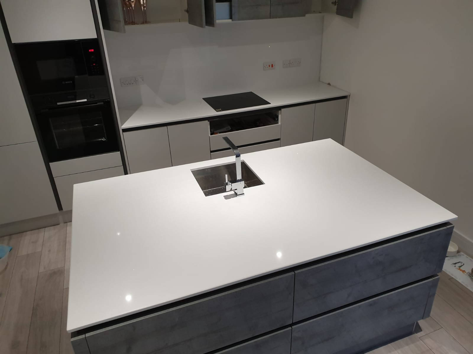 White Shimmer Quartz 20mm Kitchen,Kitchen Designs,Kenny Stenhouse,www.work-tops.com