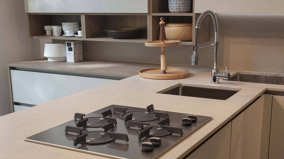 BREEZE ASHEN LIGHT QUARTZ,Quartz,Quartz Forms UK,www.work-tops.com