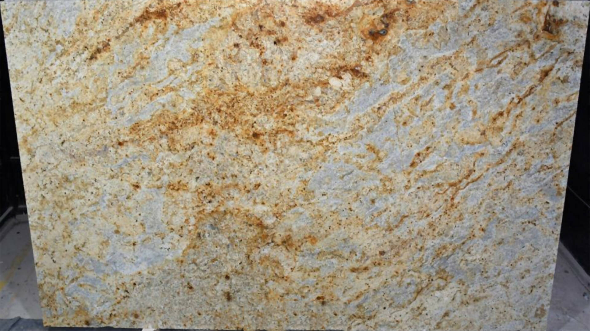 Colonial Gold Granite Available in UK | Gold Decor | www.work-tops.com